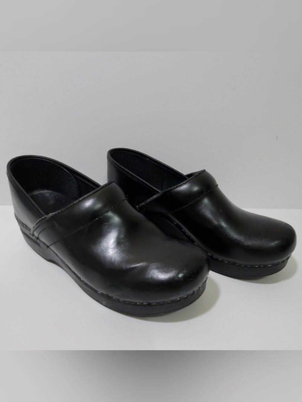 Dansko Size 38 Black Slip-On Clogs Women's US Size 8